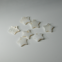 Load image into Gallery viewer, (3 pieces set) 12mm River Shell in Star shape
